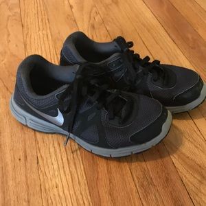 Black & Gray Nike Shoes - Size 3.5